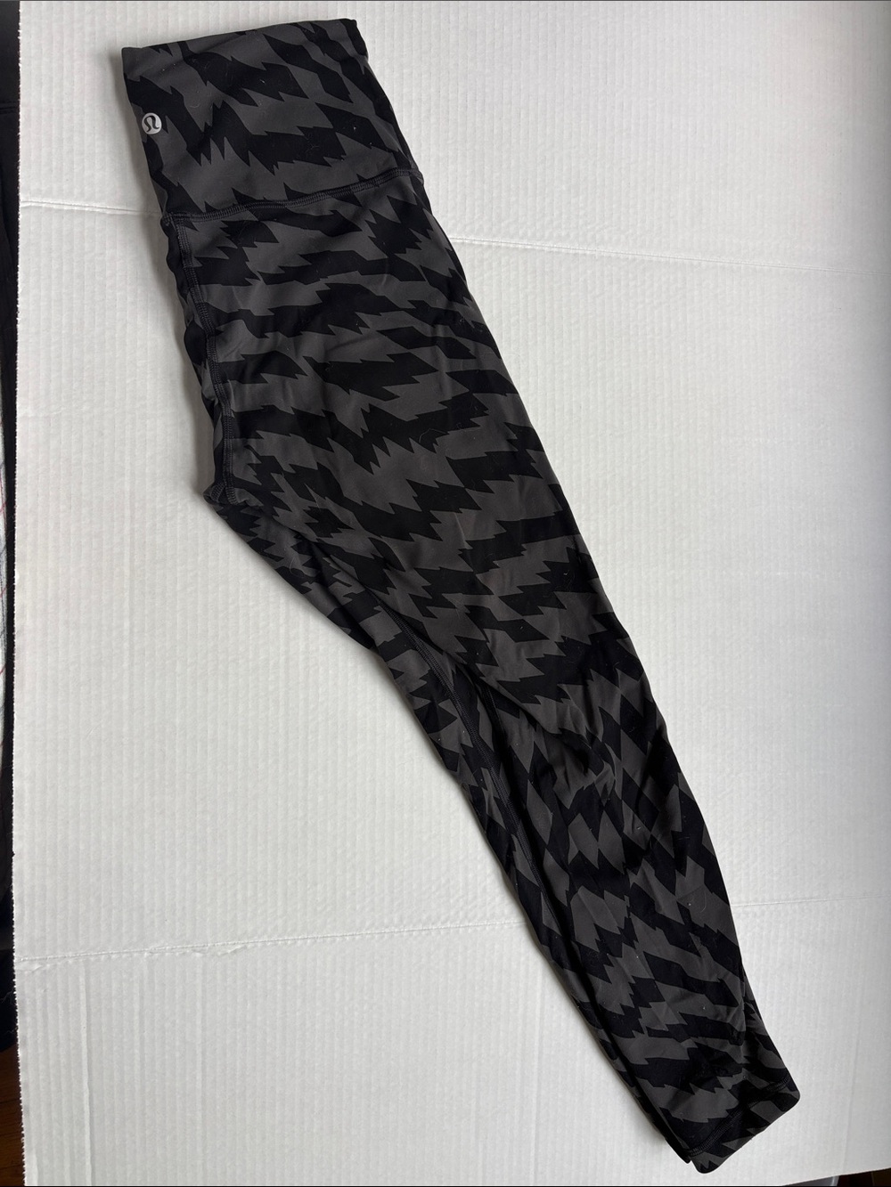 lululemon align high rise 25” Black & Charcoal Patterned Joggers